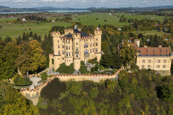 Wittelsbacher Ausgleichsfonds erwirbt landwirtschaftliche Flächen sowie Immobilie „Schloss Bullachberg“ in Hohenschwangau